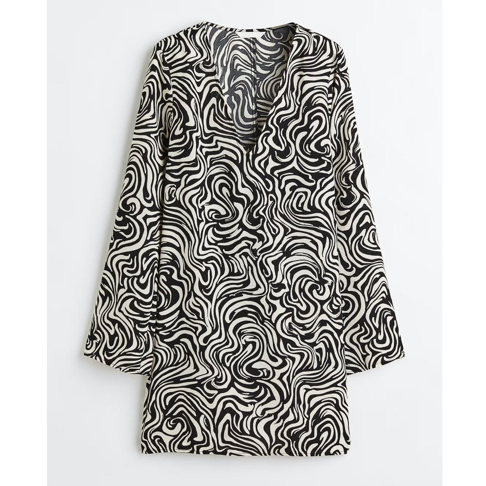 FREE*❤️worn once Ladies H&M black and white V-neck tunic dress with long sleeves